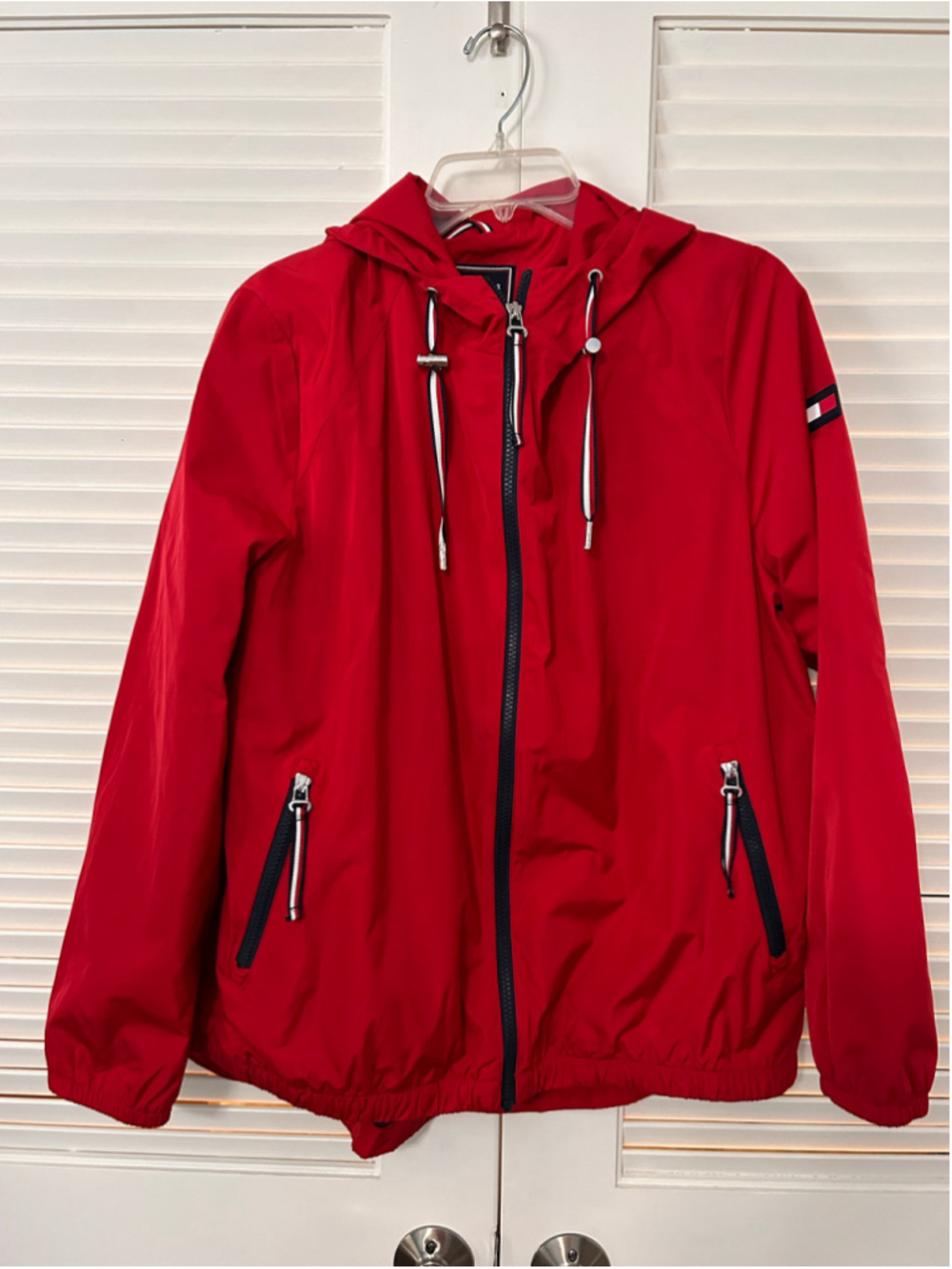 Tommy Hilfiger Women’s Red Hooded Windbreaker Jacket XL